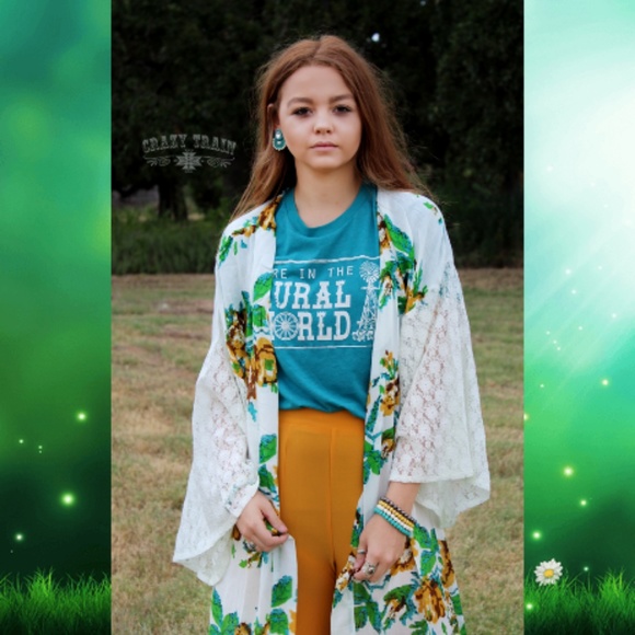 The Golden Girl Duster floral w lace bell sleeve - Picture 4 of 5